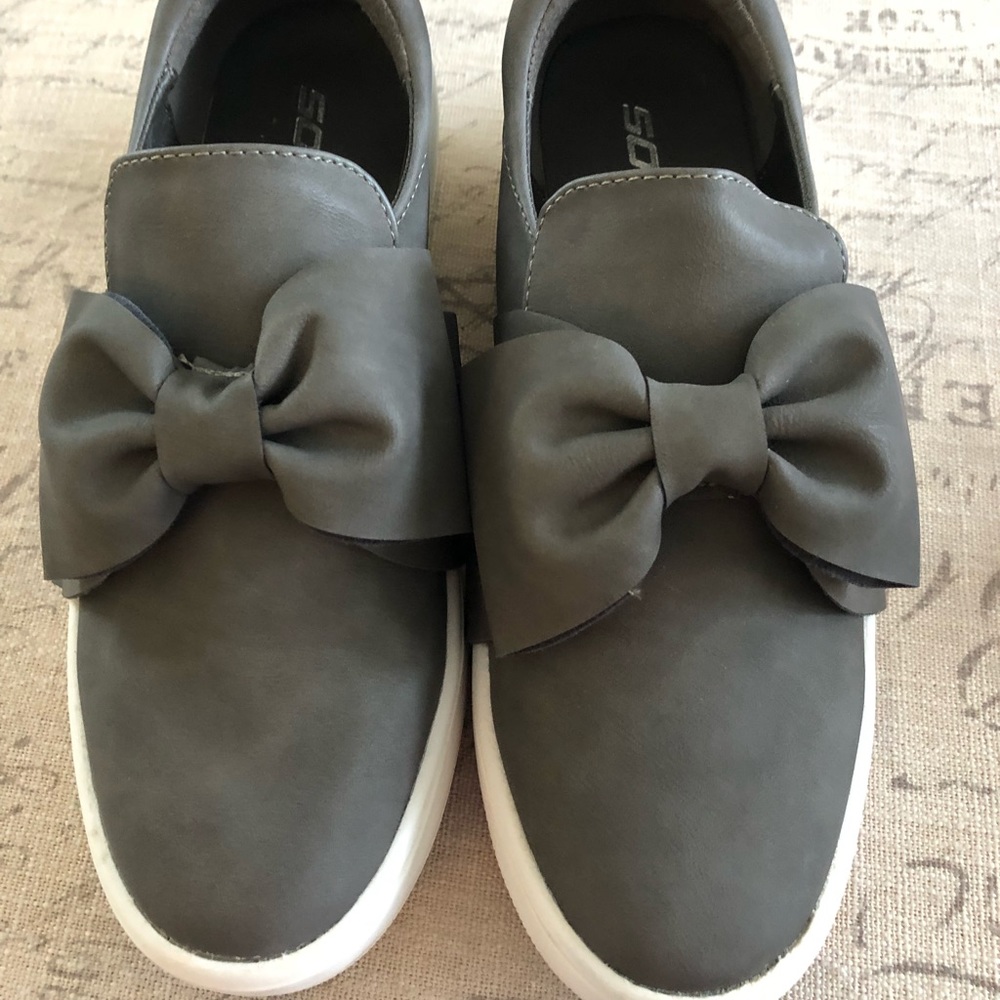 Gray slip on shoes with bow. Soda Size 7.